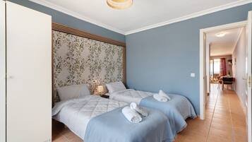 2 bedrooms, iron/ironing board, free WiFi, bed sheets