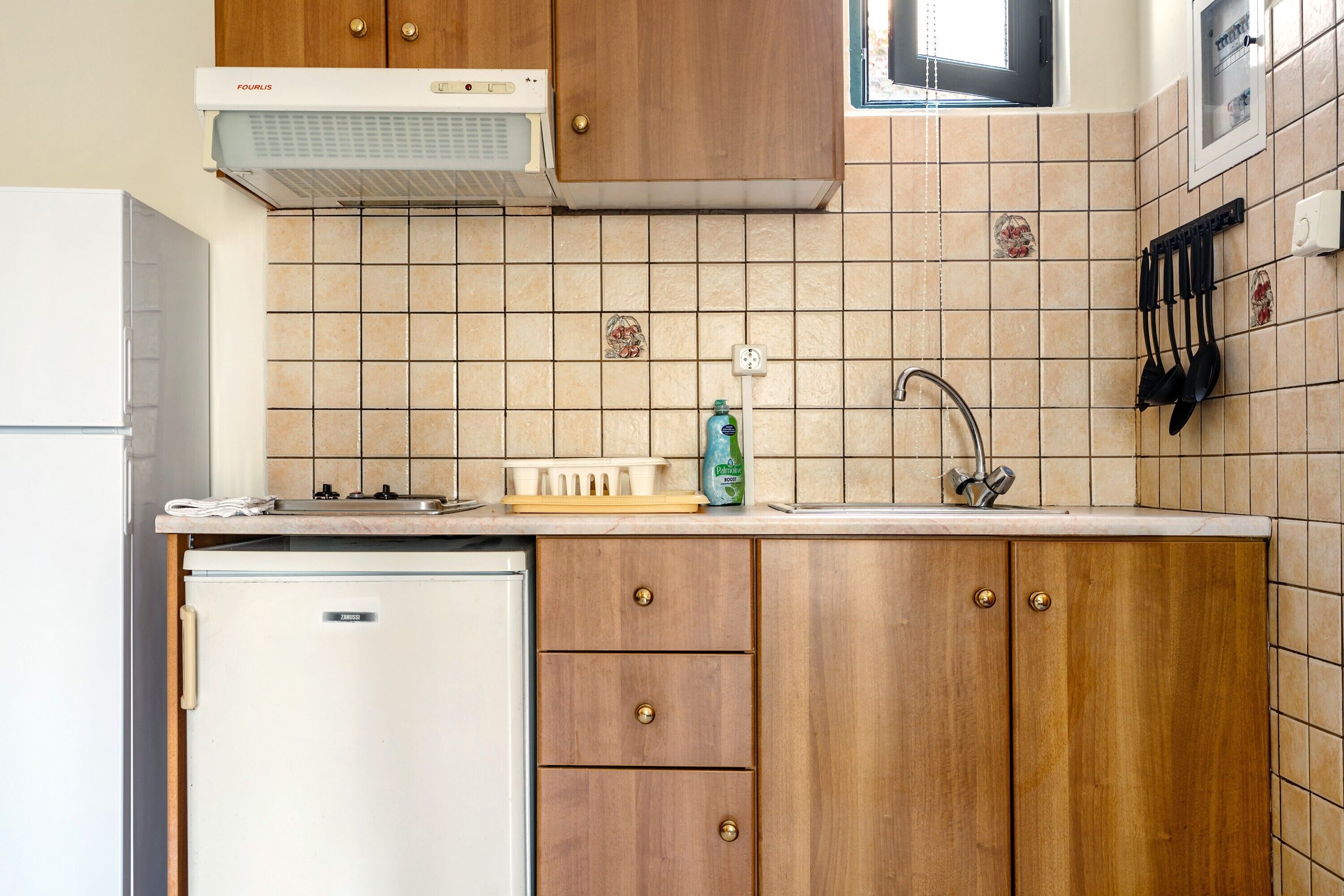 Frigorífic, placa de cuina, cafetera i tetera i bullidora elèctrica 