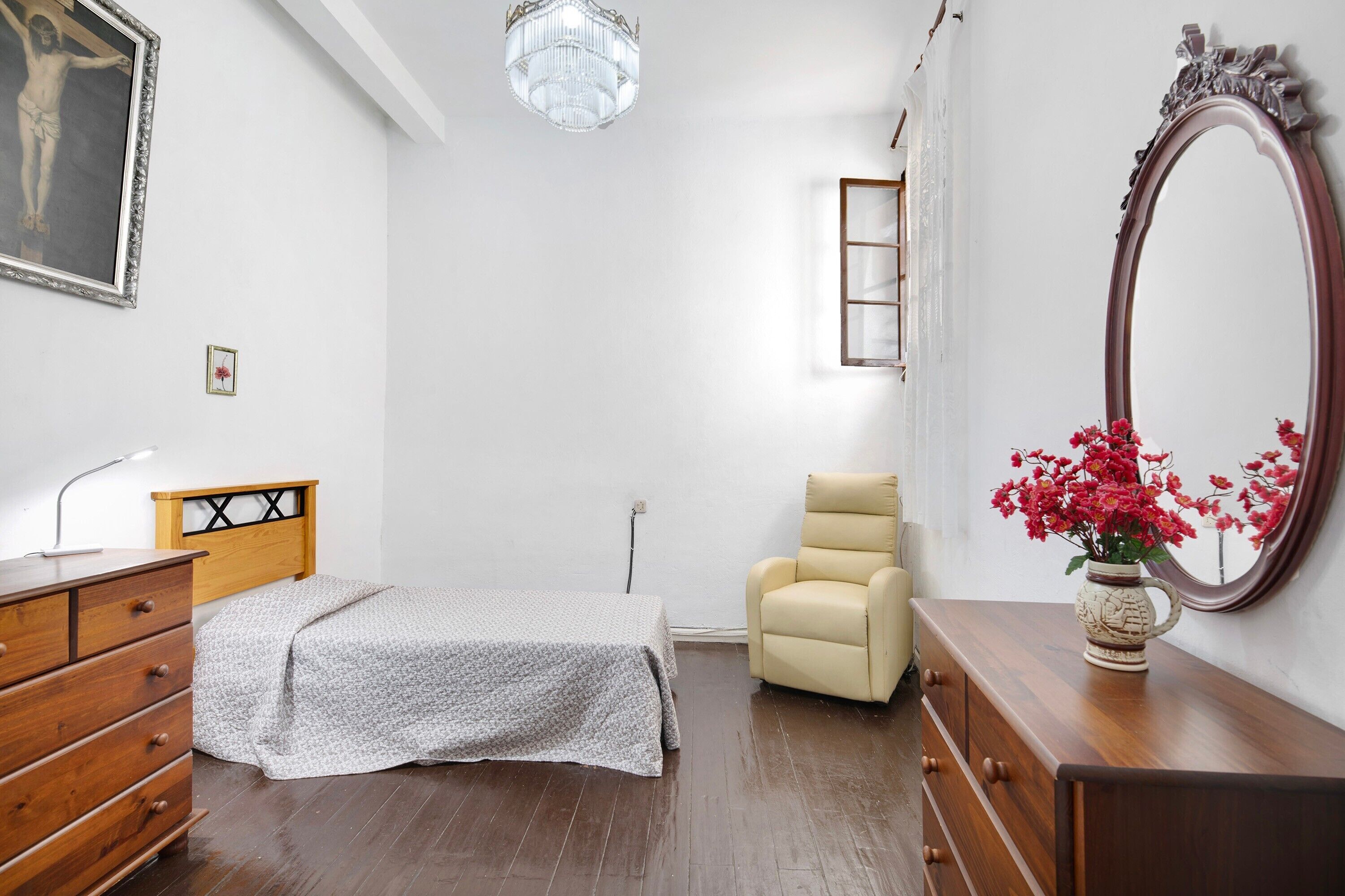 3 habitaciones, tabla de planchar con plancha y wifi gratis 