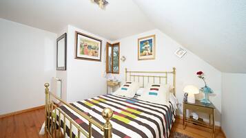 3 bedrooms, iron/ironing board, free WiFi, bed sheets