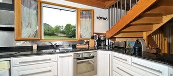 Holiday Home 'Jolie Maison' with Mountain View, Private Pool and Wi-Fi