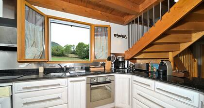 Holiday Home 'Jolie Maison' with Mountain View, Private Pool and Wi-Fi