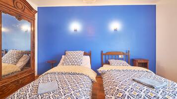 3 bedrooms, iron/ironing board, free WiFi, bed sheets