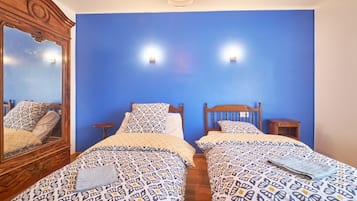 3 slaapkamers, een strijkplank/strijkijzer, gratis wifi, beddengoed