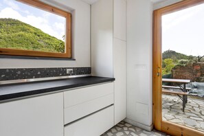 Interior - Holiday Home 'Villino Marco' with Private Terrace, Wi-Fi and Air Conditioning (Luni)