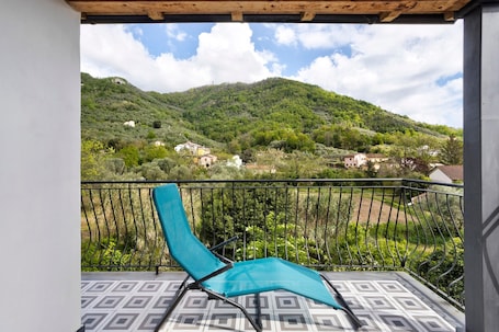 Property grounds. Holiday Home 'Villino Marco' with Private Terrace, Wi-Fi and Air Conditioning