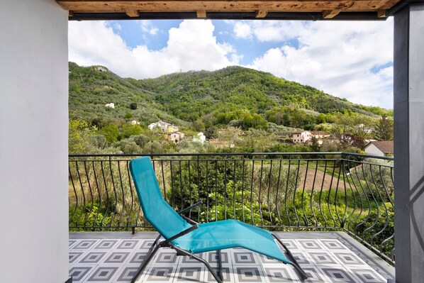 Property grounds - Holiday Home 'Villino Marco' with Private Terrace, Wi-Fi and Air Conditioning (Luni)