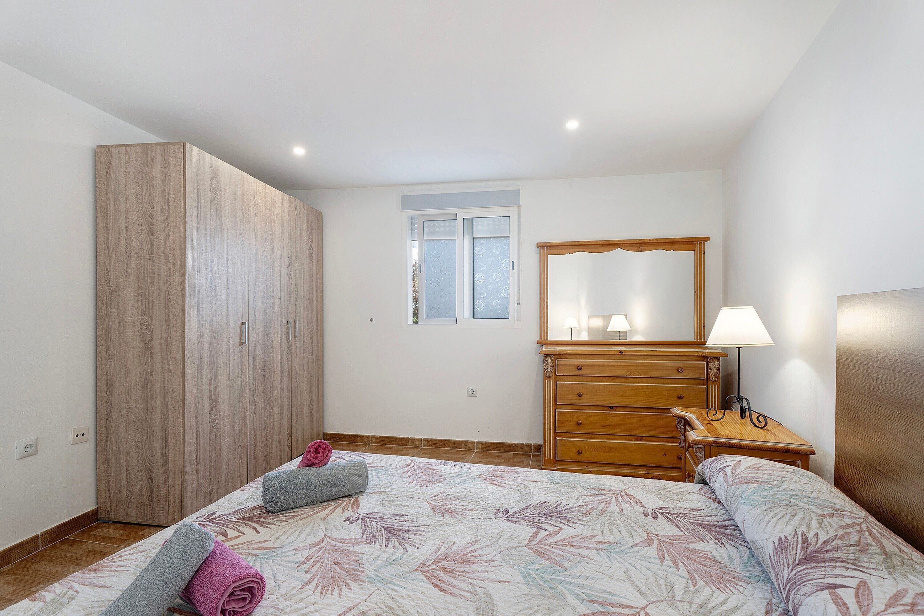 1 slaapkamer, een strijkplank/strijkijzer, gratis wifi, beddengoed