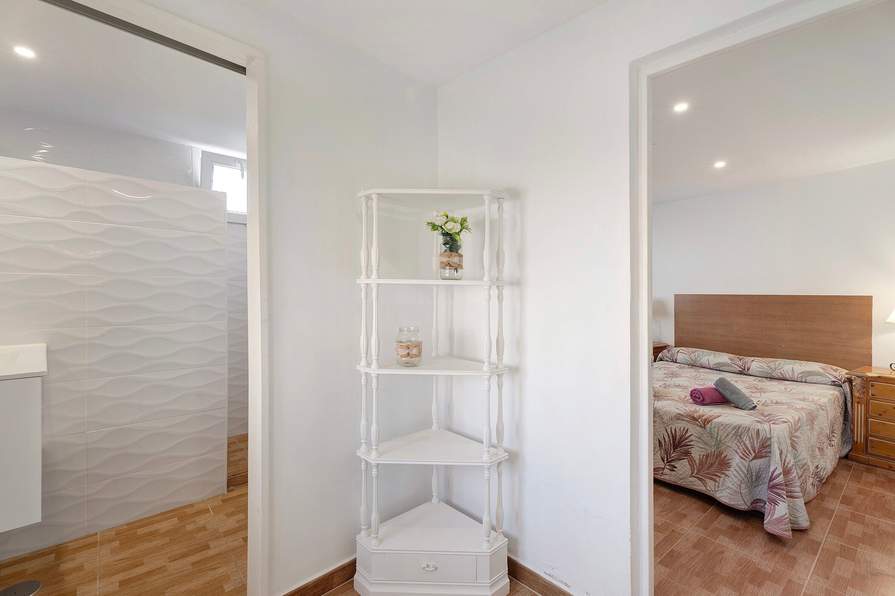 1 chambre, fer et planche à repasser, Wi-Fi gratuit, draps fournis