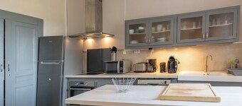 Vakantiehuis 'Belle Maison En Pierre Avec Piscine' met privé zwembad, privé terras en privé tuin