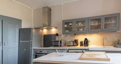 Maison de vacances 'Belle Maison En Pierre' avec piscine privée, terrasse privée et jardin privé