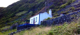 Holiday Home 'Casa Da Fajãnzinha' with Sea View, Private Terrace and Wi-Fi