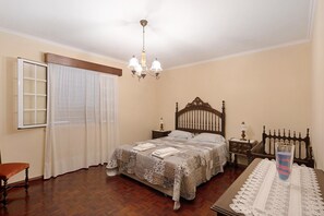 3 chambres, fer et planche à repasser, Wi-Fi gratuit, draps fournis