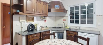 Holiday Home 'Silvia's House' with Private Terrace, Private Garden and Wi-Fi