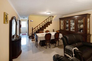 Interior - Holiday Home 'Silvia's House' with Private Terrace, Private Garden and Wi-Fi (Ponta Delgada)