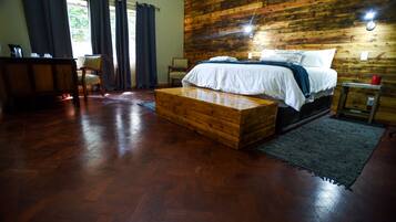 Classic Double Room | Bathroom | Rainfall showerhead, towels, soap, shampoo
