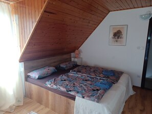 3 chambres, fer et planche à repasser, Wi-Fi, draps fournis