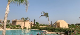 Studio, Appartements, Yourtes Insolites Avec Piscine