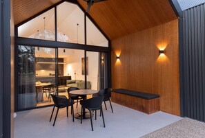 Deluxe 2 Bedroom Apartment | Terrace/patio - Par Five Shacks (Berri)