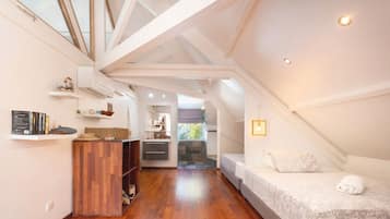 4 bedrooms, desk, iron/ironing board, WiFi