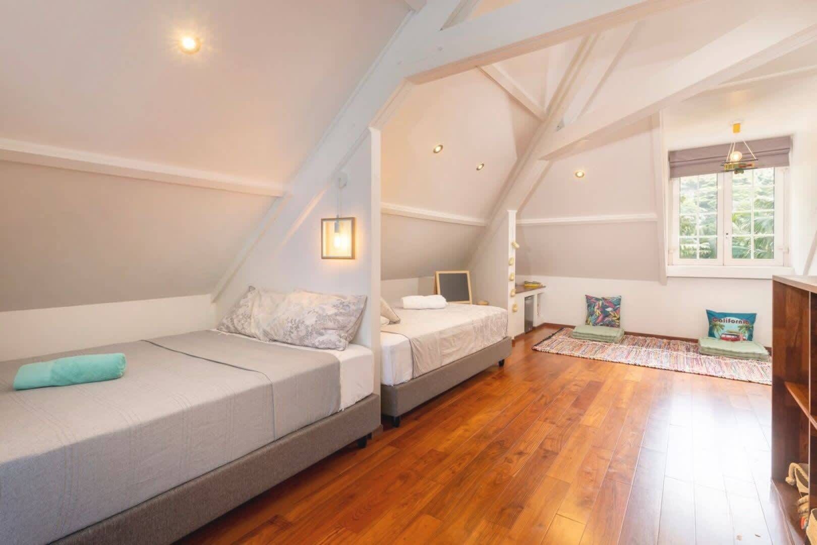 4 bedrooms, desk, iron/ironing board, WiFi