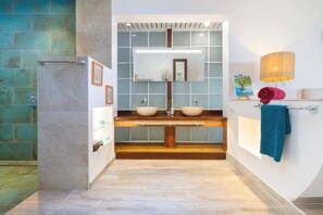 Bathtub, hair dryer, towels