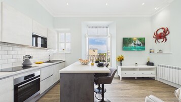 Apartamento (1 Bedroom) | Cozinha privada | Micro-ondas, fogão, cooktop, lava-louças