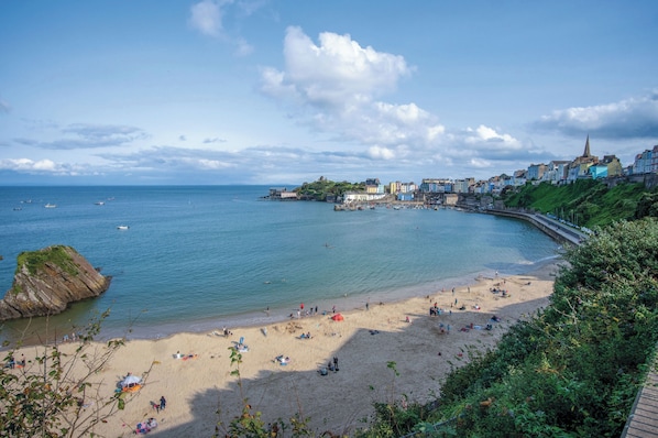 Exterior - No. 6 Croft House - 1 Bedroom Apartment - Tenby (Tenby)