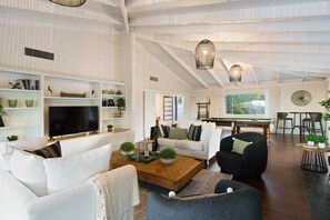 TV, fireplace, offices