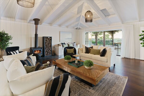 TV, fireplace, offices