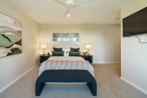 4 habitaciones, escritorio y tabla de planchar con plancha 