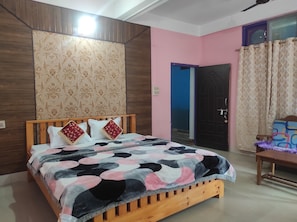 Premium bedding, bed sheets - Eight Lucky Homestay (West Kameng)
