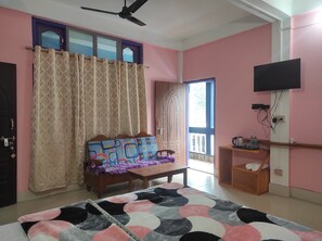 Premium bedding, bed sheets - Eight Lucky Homestay (West Kameng)