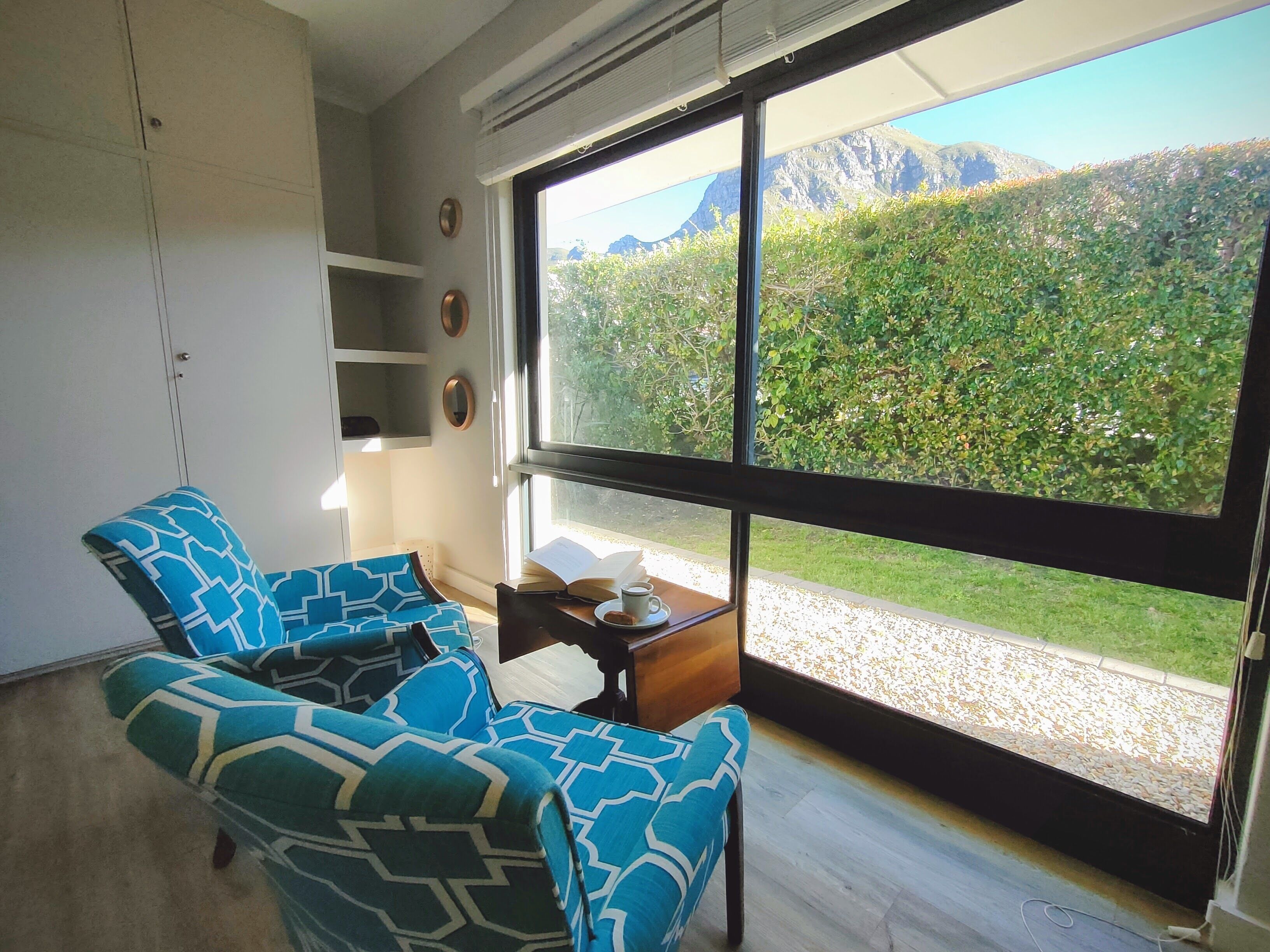 Una Smart TV, libros