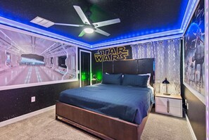 5 Schlafzimmer, Schreibtisch, Bügeleisen/Bügelbrett, Reisekinderbett