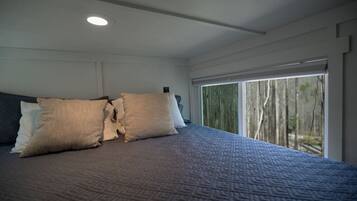 Skrivebord, strykejern/-brett, wi-fi og sengetøy