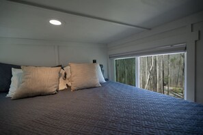 Skrivebord, strykejern/-brett, wi-fi og sengetøy