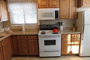 ثلاجة، ميكروويف، فرن، موقد طهي مسطح