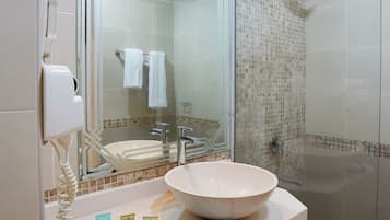 Basic Single Room | Bathroom | Hair dryer, slippers