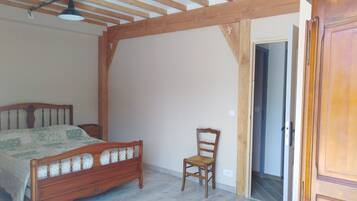 3 bedrooms, iron/ironing board, travel crib, free WiFi