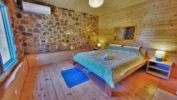 House | 3 bedrooms, premium bedding, free WiFi, bed sheets