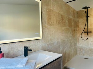 Towels - 7 Rue Cherche Midi (Jarnac)