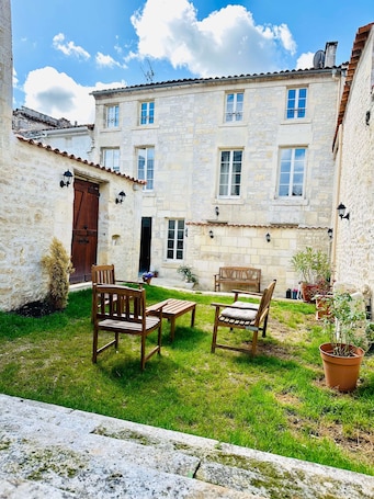 Terrace/patio. 7 Rue Cherche Midi