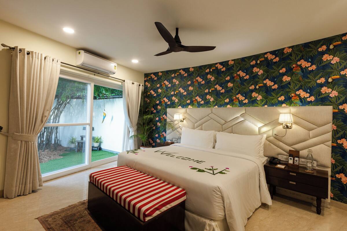 Terrace Suite, 1 King Bedroom, Private Terrace | 고급 침구, 객실 내 금고, 노트북 작업 공간, 암막 커튼