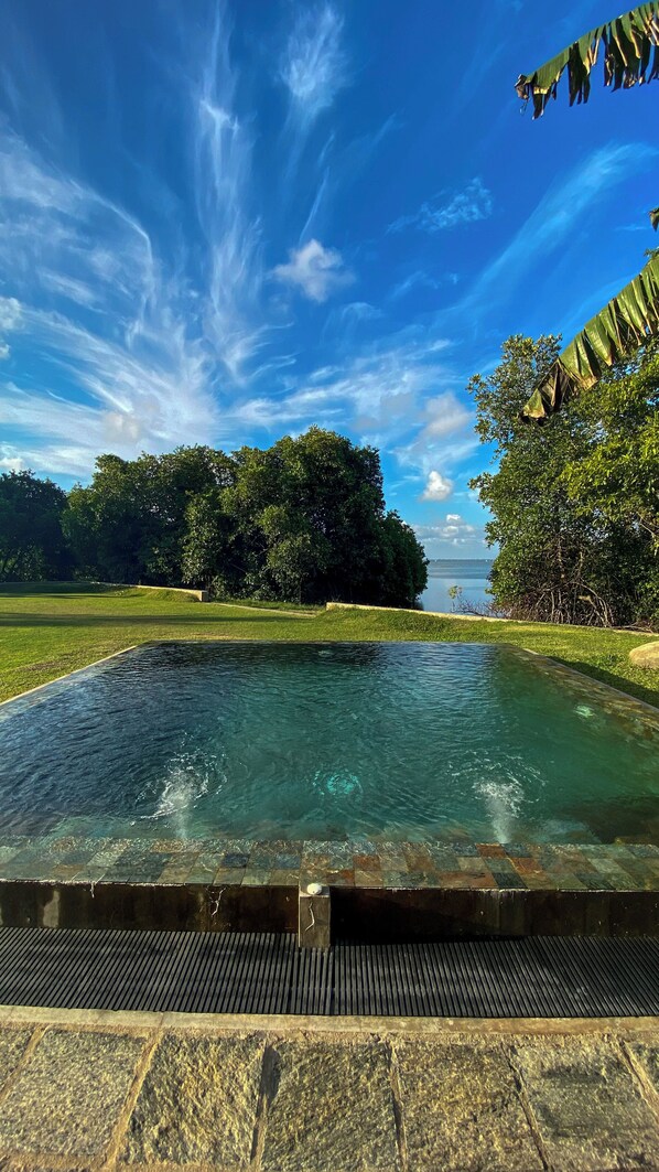 Outdoor pool - Solar Crab (Negombo)