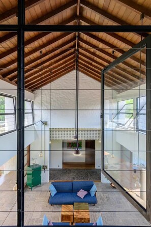 Interior - Solar Crab (Negombo)