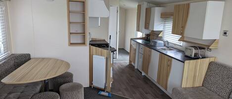 Cabin, Multiple Beds | Private kitchen