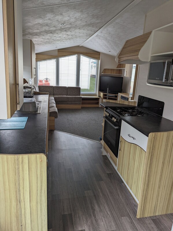 Cabin, Multiple Beds | Private kitchen