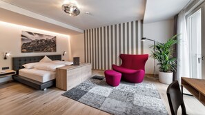 Quarto casal luxo | 2 quartos, cofres nos quartos, individualmente decorados, escrivaninha