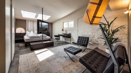 Design Double Room | 2 bedrooms, in-room safe, individually decorated, desk